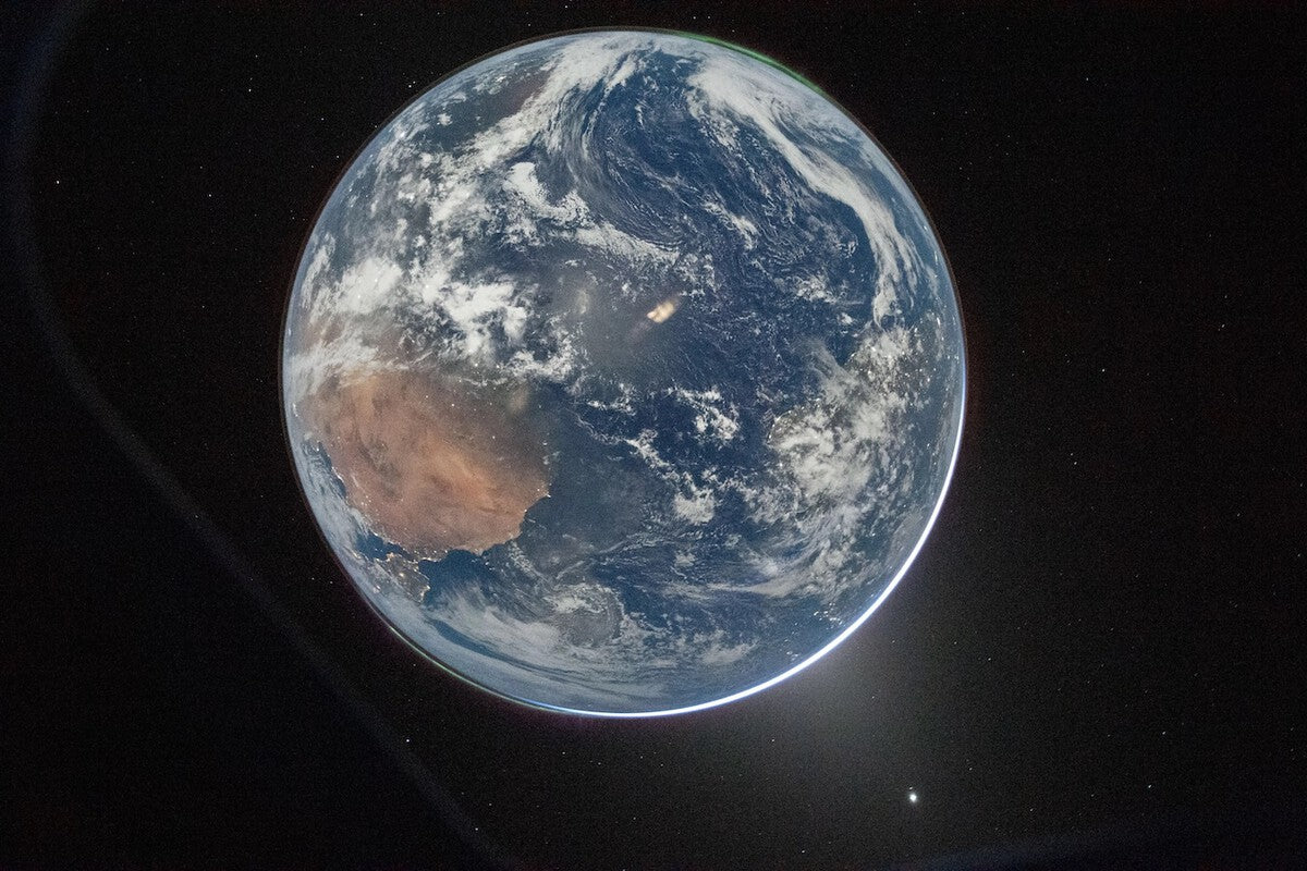 PLAYLIST PARA EL VACIO: MUSICA, HUMANIDAD Y MARKETING RUMBO A LA LUNA.